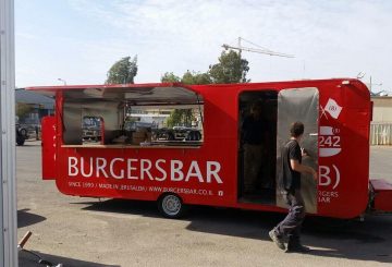 משאית האוכל האדומה של BURGERSBAR